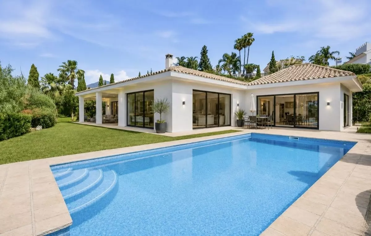2-bedroom Villa In Benahavis, Spain (266 M²)