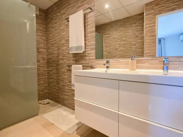 3-bedroom Apartment In Manilva, Spain (184 M²)