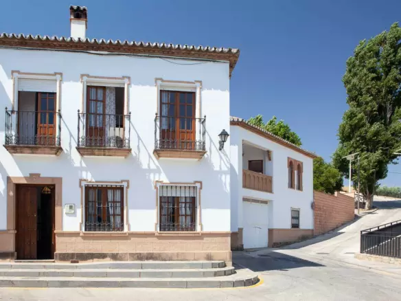 5-bedroom Country House In Serrato, Spain (312 M²)