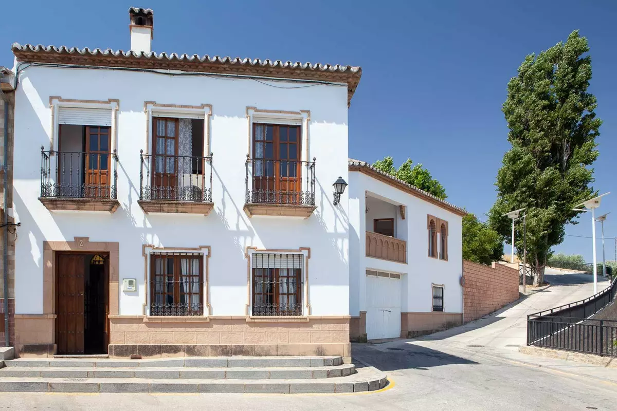5-bedroom Country House In Serrato, Spain (312 M²)