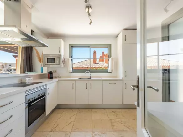 3-bedroom Apartment In Estepona, Spain (169 M²)