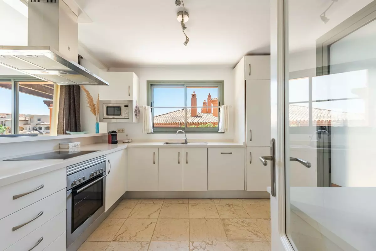 3-bedroom Apartment In Estepona, Spain (169 M²)
