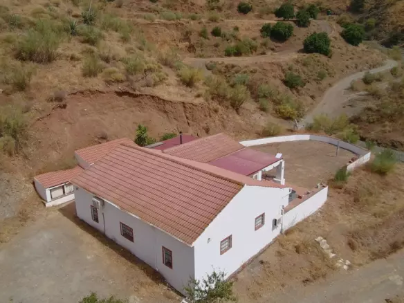 3-bedroom Villa In Álora, Spain (123 M²)