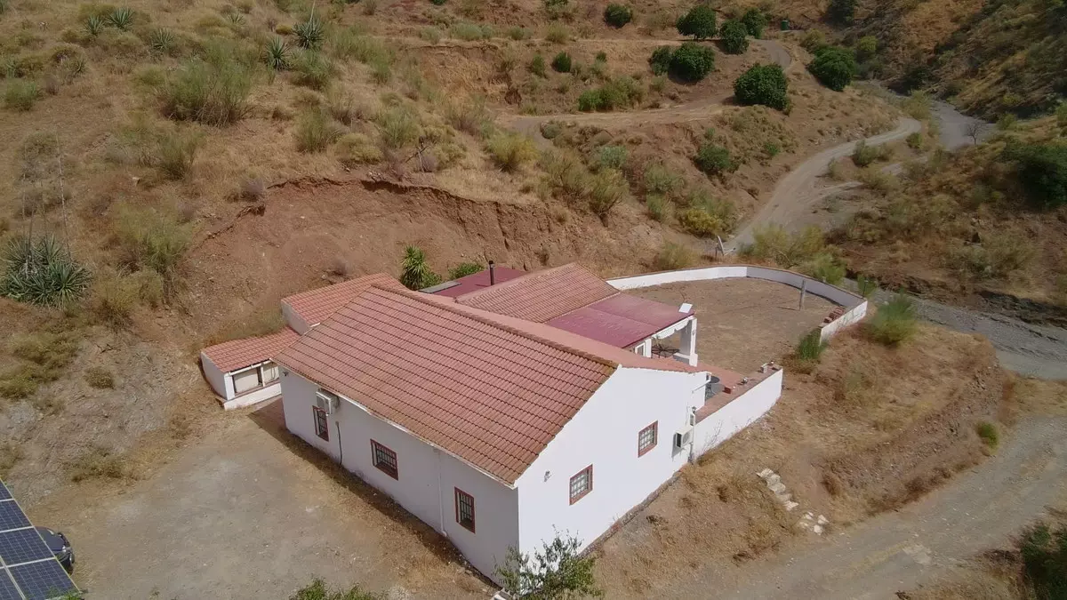 3-bedroom Villa In Álora, Spain (123 M²)