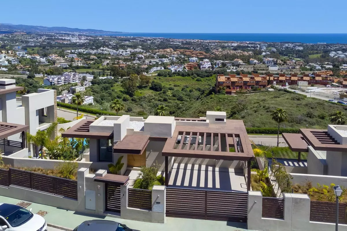5-bedroom Villa In Benahavis, Spain (407 M²)