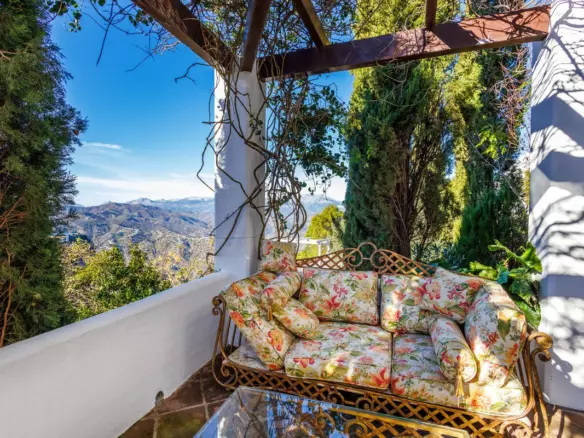 3-bedroom Town House In Comares, Spain (142 M²)