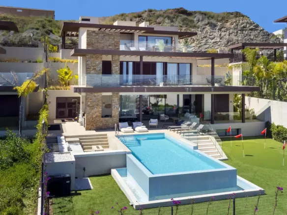 5-bedroom Villa In Benahavis, Spain (407 M²)