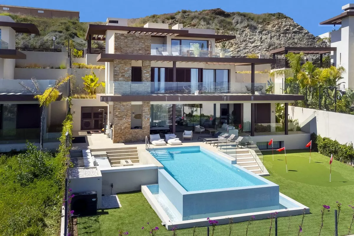 5-bedroom Villa In Benahavis, Spain (407 M²)