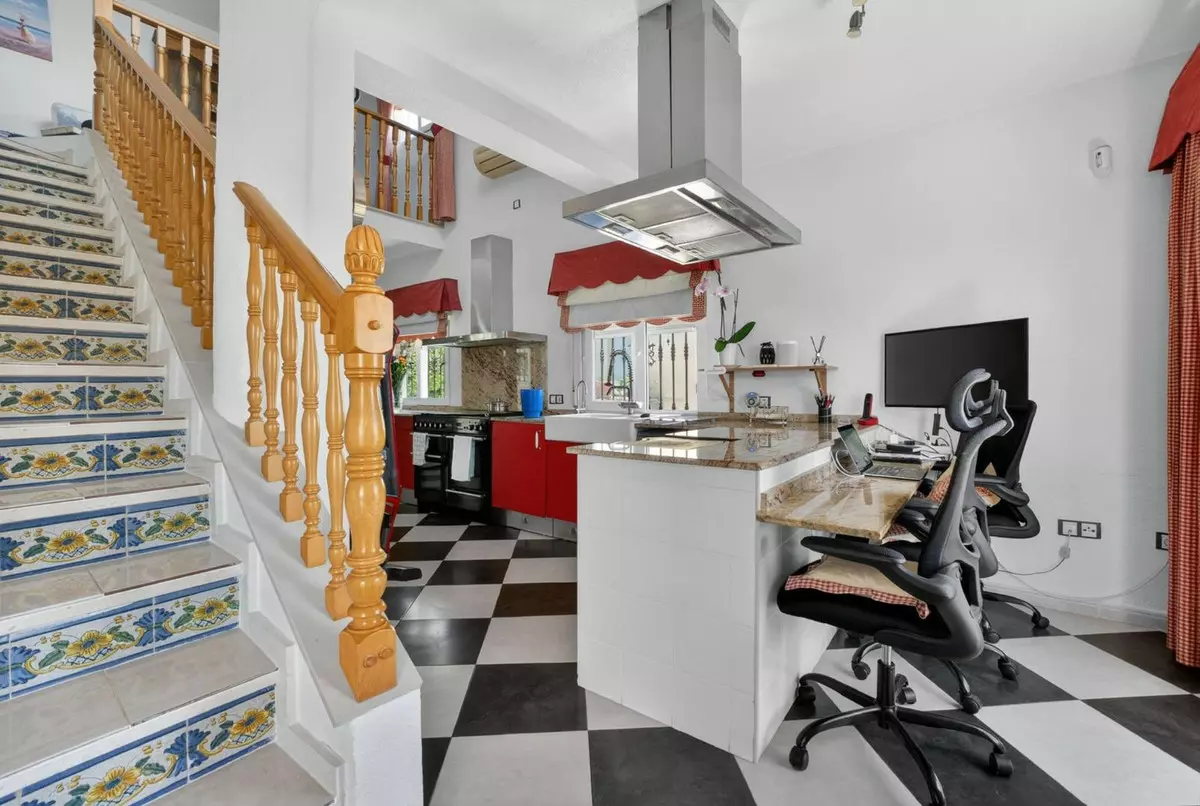5-bedroom Villa In Orihuela, Spain (214 M²)