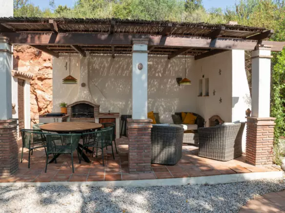 7-bedroom Country House In Almogía, Spain (102 M²)