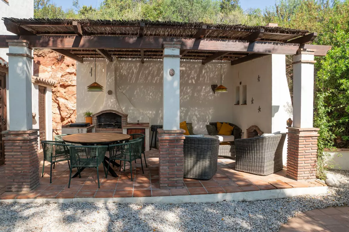 7-bedroom Country House In Almogía, Spain (102 M²)