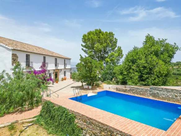 8-bedroom Country House In Colmenar, Spain (1.094 M²)