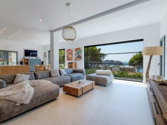 4-bedroom Villa In Calvià, Spain (526 M²)