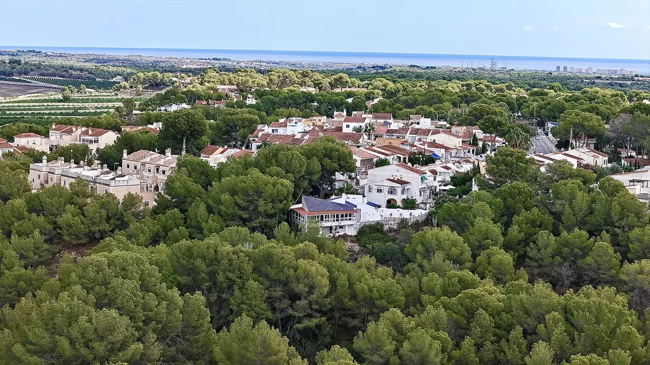3-bedroom Villa In Orihuela, Spain (217 M²)