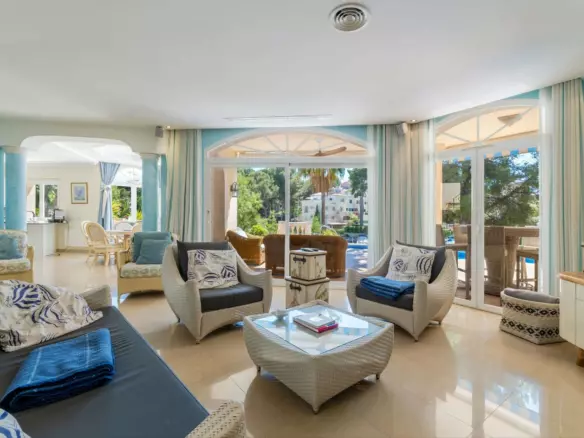 6-bedroom Villa In Calvià, Spain (614 M²)