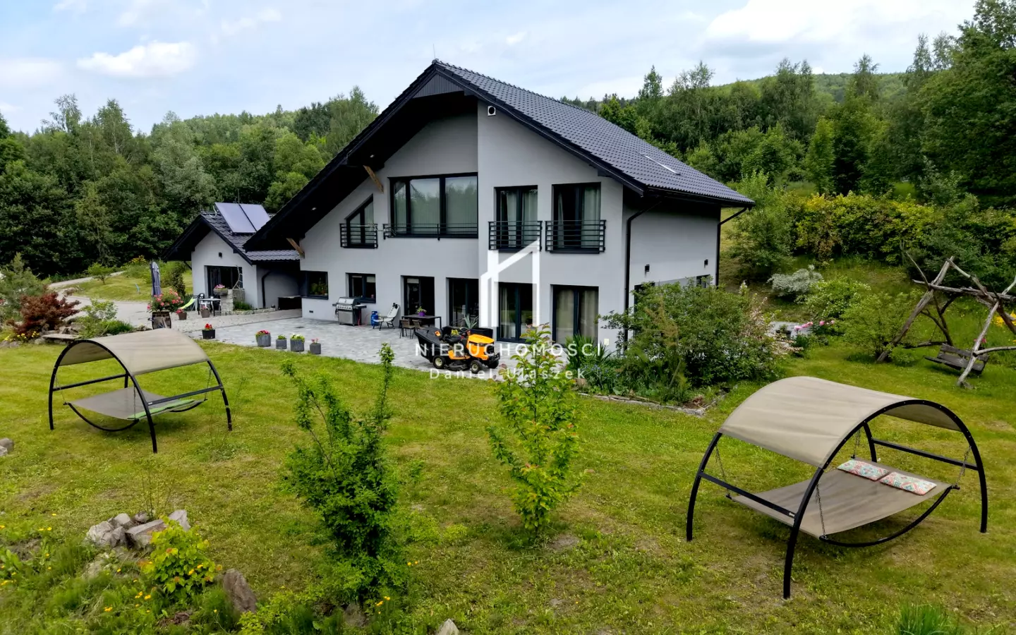 Nowoczesna NieruchomoŚĆ Inwestycyjna Z Prywatnym Apartamentem I Dodatkowym Domkiem