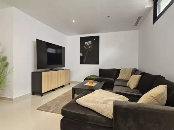 6-bedroom Villa In Villamartin, Spain (208 M²)
