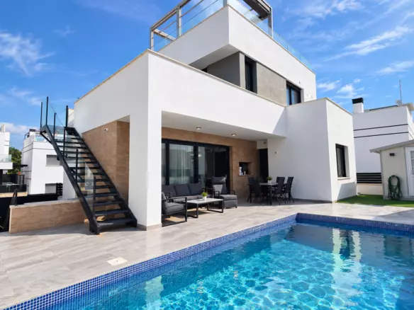 6-bedroom Villa In Villamartin, Spain (208 M²)