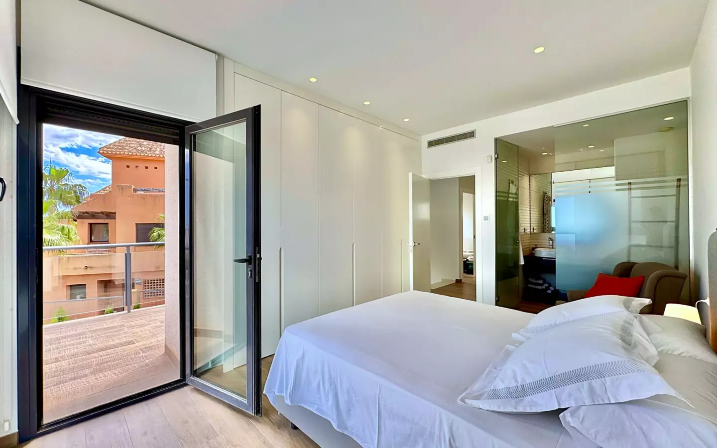 4-bedroom Villa In San Miguel De Salinas, Spain (252 M²)