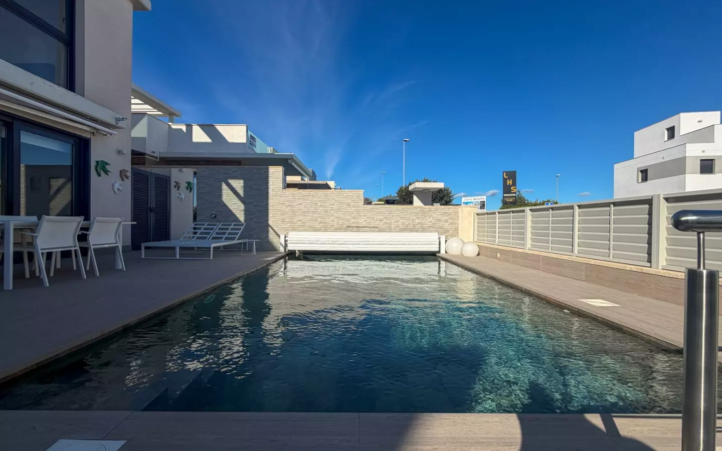 4-bedroom Villa In San Miguel De Salinas, Spain (165 M²)