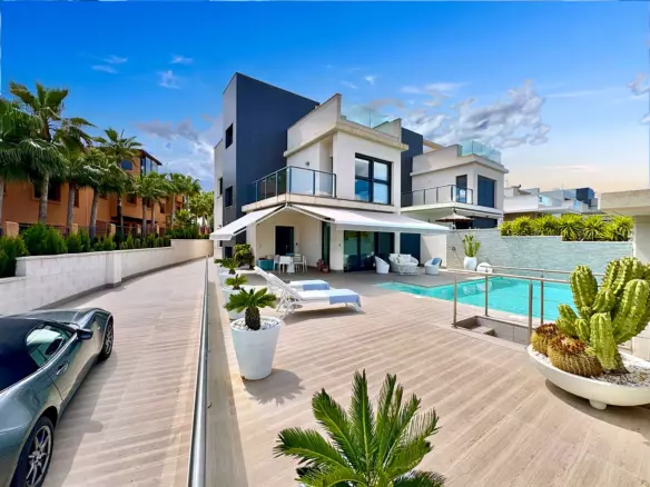 4-bedroom Villa In San Miguel De Salinas, Spain (252 M²)