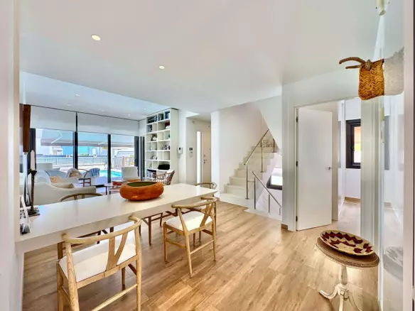 4-bedroom Villa In San Miguel De Salinas, Spain (252 M²)