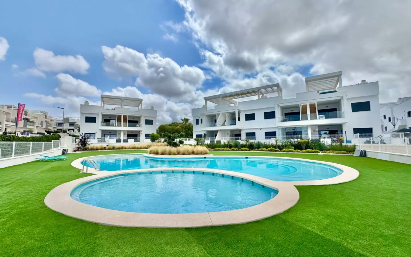 2-bedroom Penthouse In Torrevieja, Spain (178 M²)