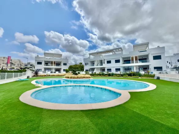 2-bedroom Penthouse In Torrevieja, Spain (178 M²)