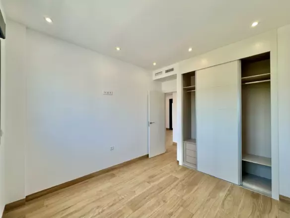 2-bedroom Penthouse In Torrevieja, Spain (178 M²)