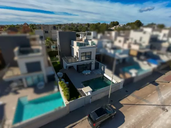 4-bedroom Villa In San Miguel De Salinas, Spain (165 M²)