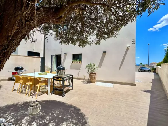 4-bedroom Villa In San Miguel De Salinas, Spain (252 M²)