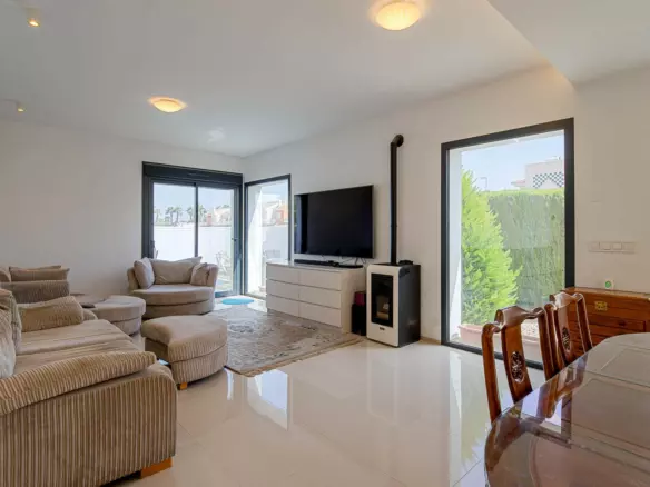 4-bedroom Villa In Rojales, Spain (166 M²)