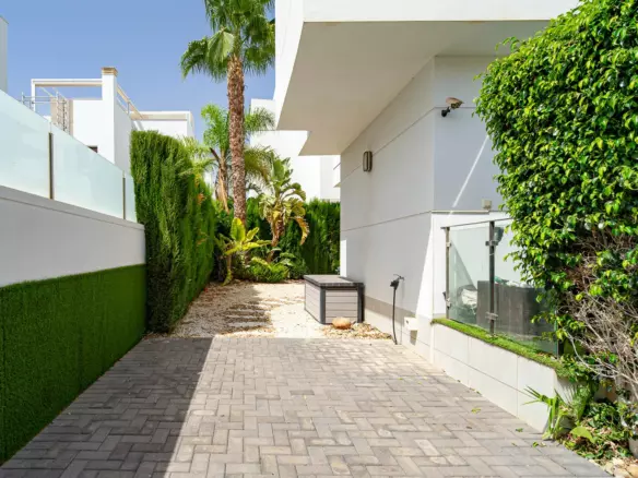 4-bedroom Villa In Rojales, Spain (166 M²)