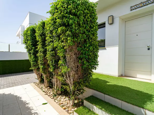4-bedroom Villa In Rojales, Spain (166 M²)
