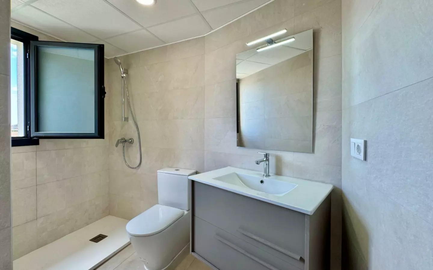 3-bedroom Apartment In Alicante, Spain (120 M²)