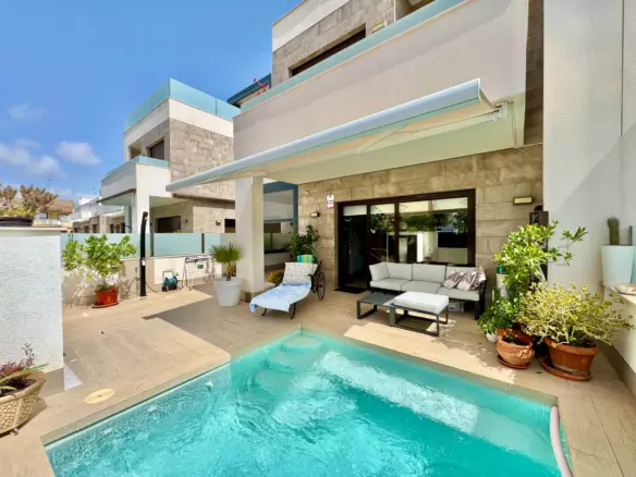 3-bedroom Townhouse In San Pedro Del Pinatar, Spain (167 M²)