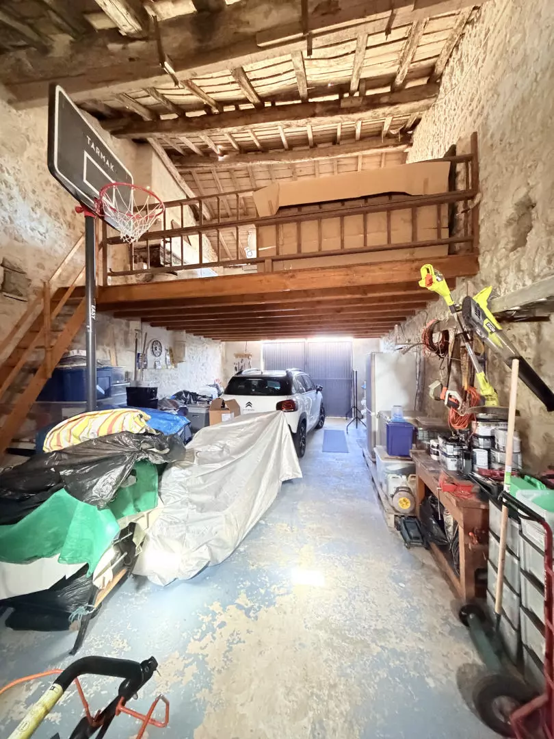2-bedroom House In Saint-laurent-des-combes, France (116 M²)