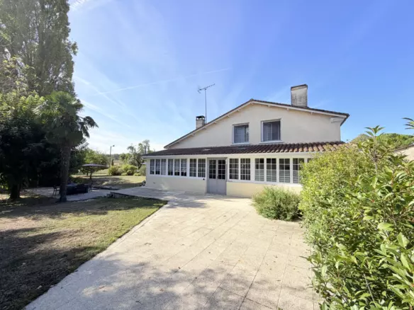 2-bedroom House In Saint-laurent-des-combes, France (116 M²)