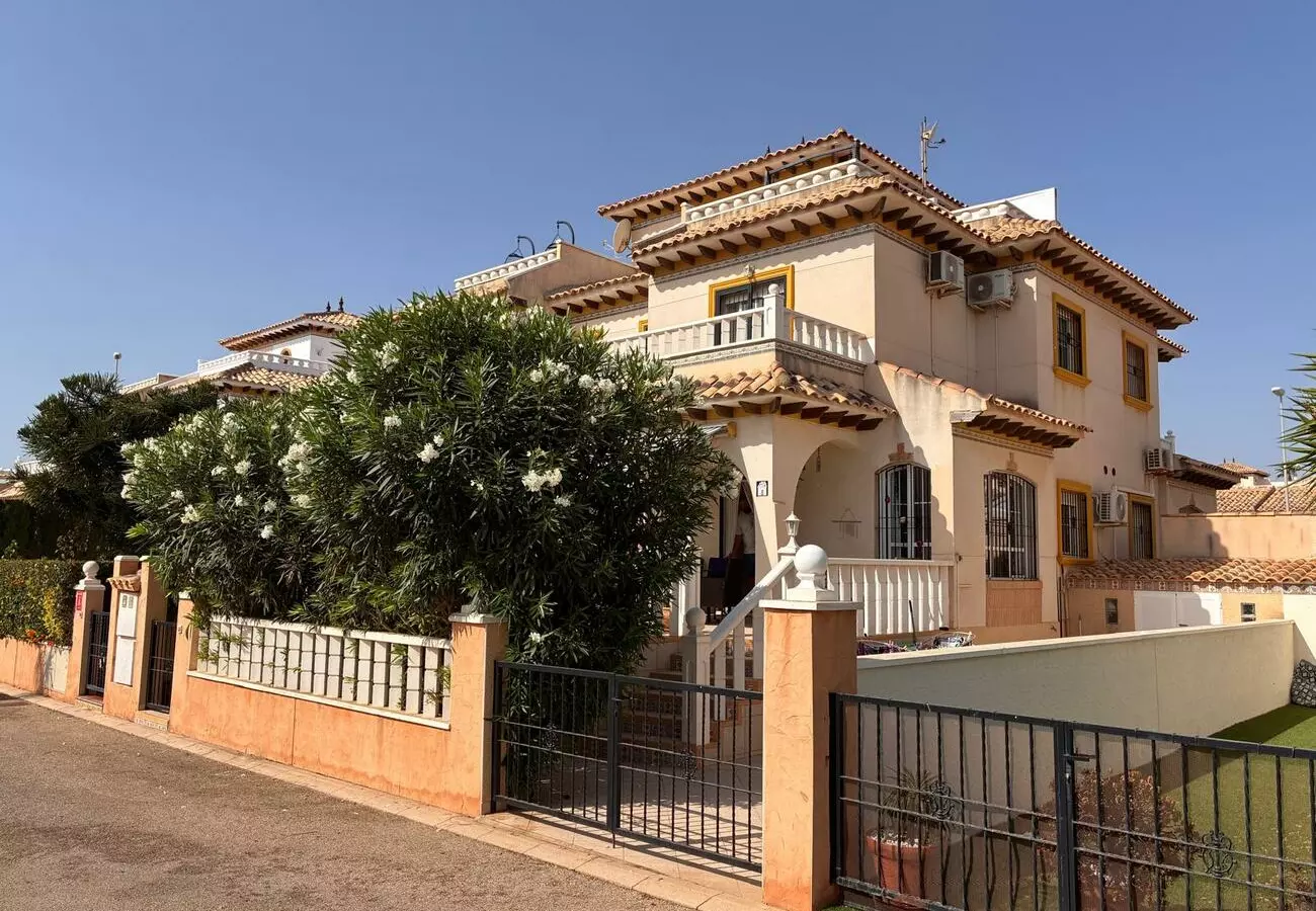 2-bedroom Property In Orihuela Costa, Spain (80 M²)