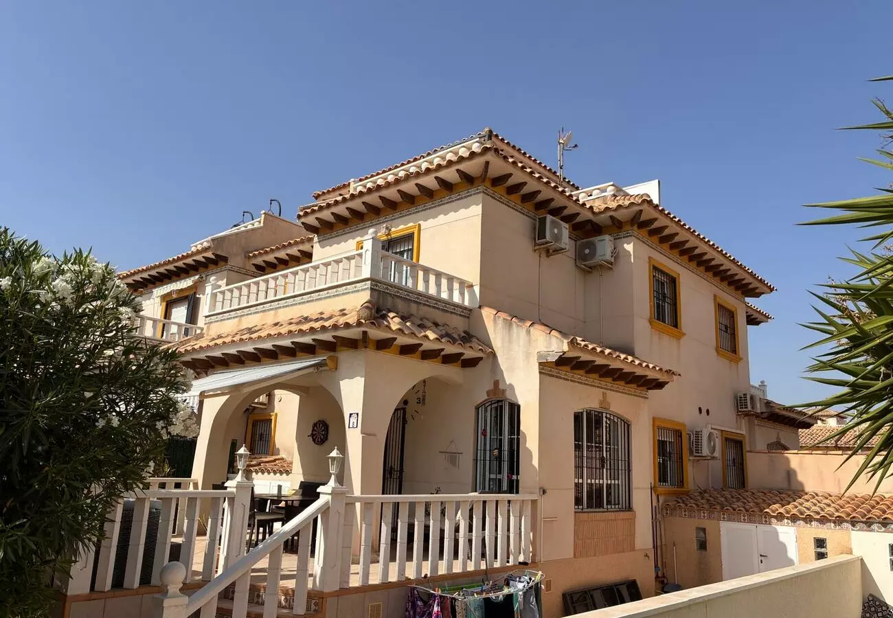 2-bedroom Property In Orihuela Costa, Spain (80 M²)