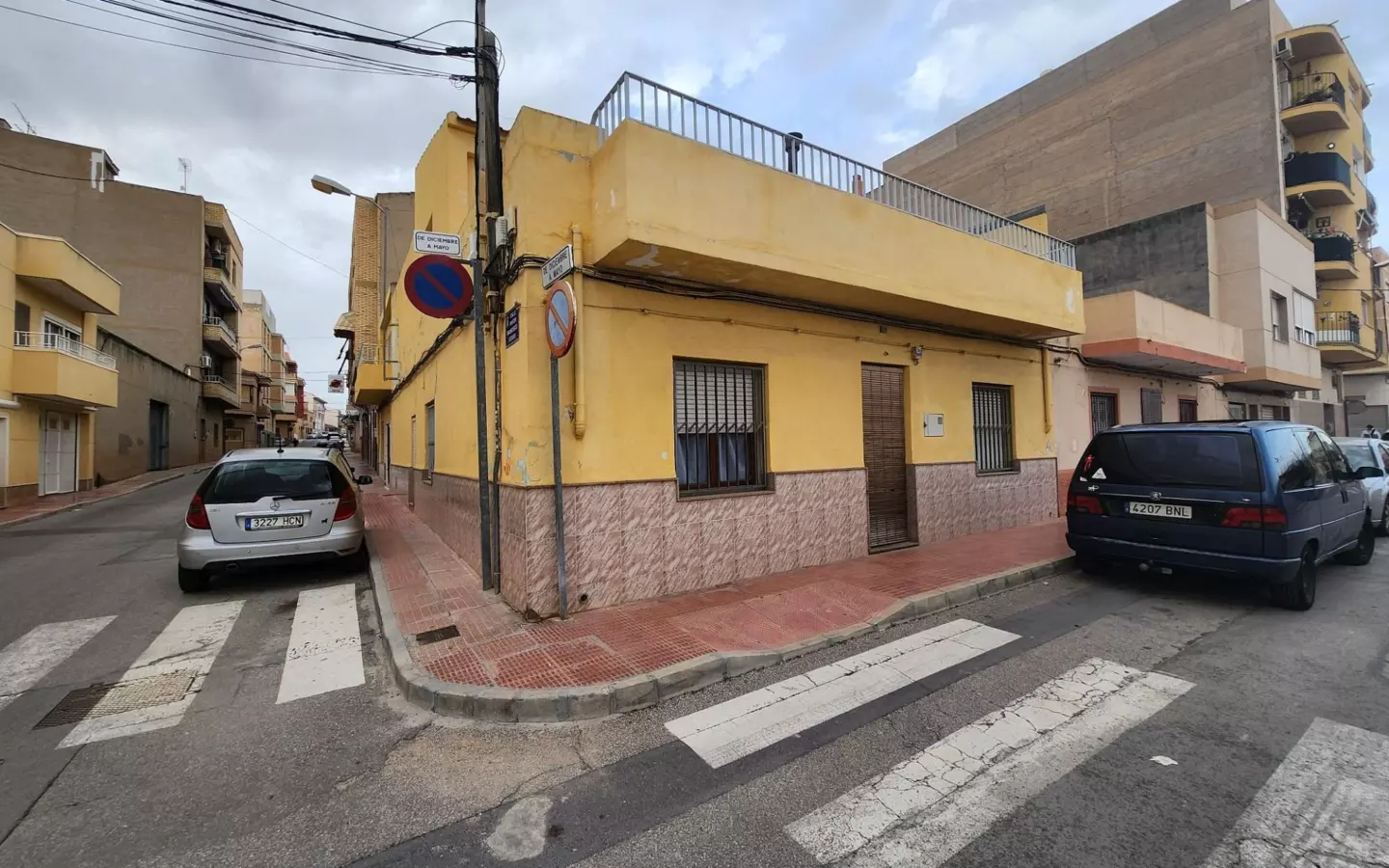 3-bedroom Townhouse In Sax, Spain (180 M²)