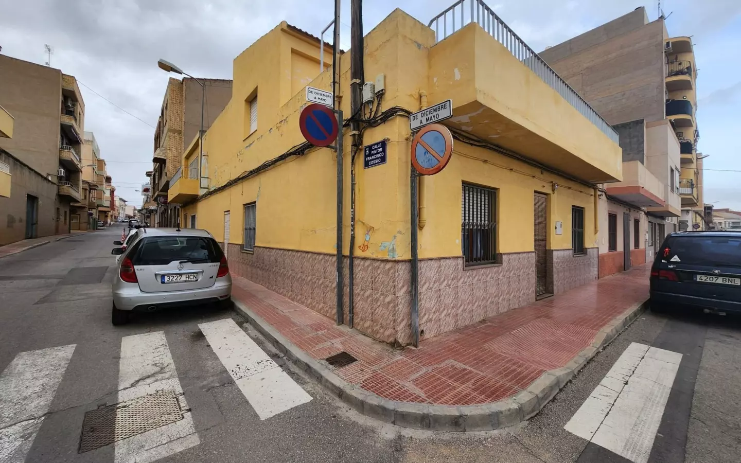 3-bedroom Townhouse In Sax, Spain (180 M²)