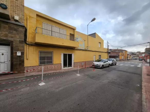 3-bedroom Townhouse In Sax, Spain (180 M²)