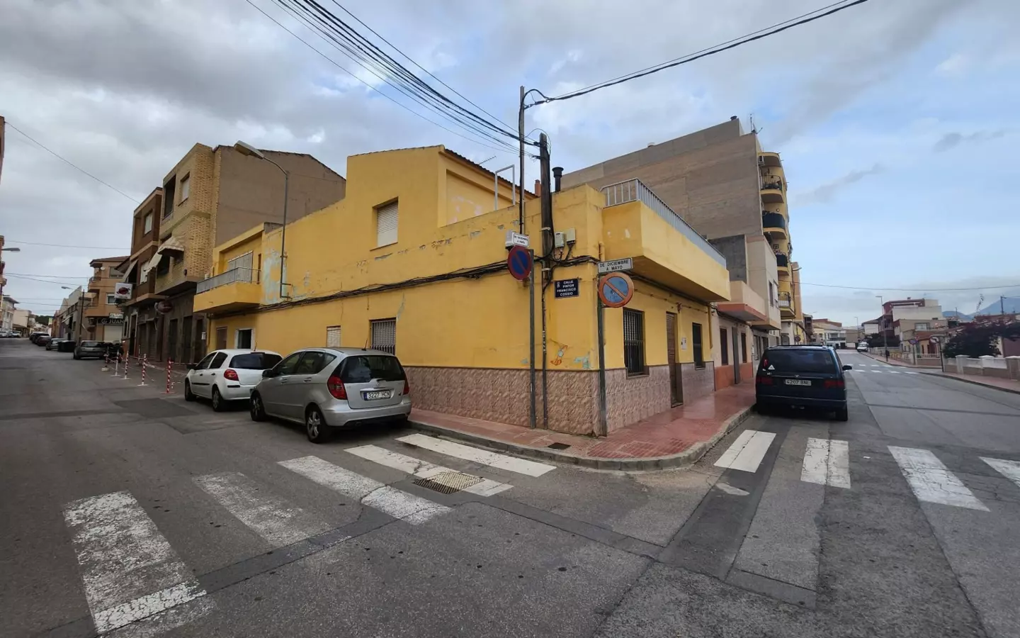 3-bedroom Townhouse In Sax, Spain (180 M²)