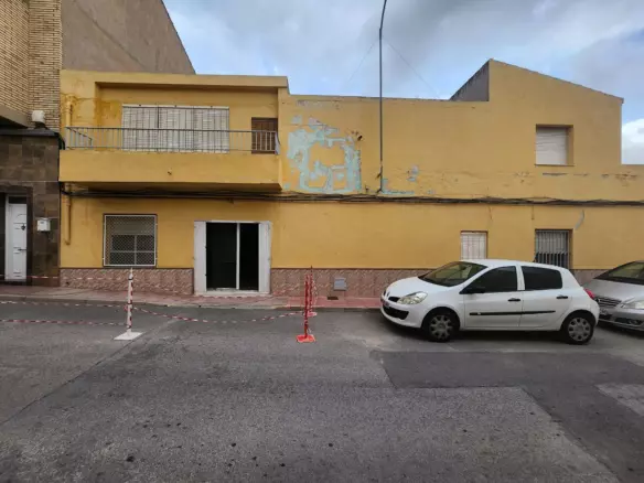 3-bedroom Townhouse In Sax, Spain (180 M²)