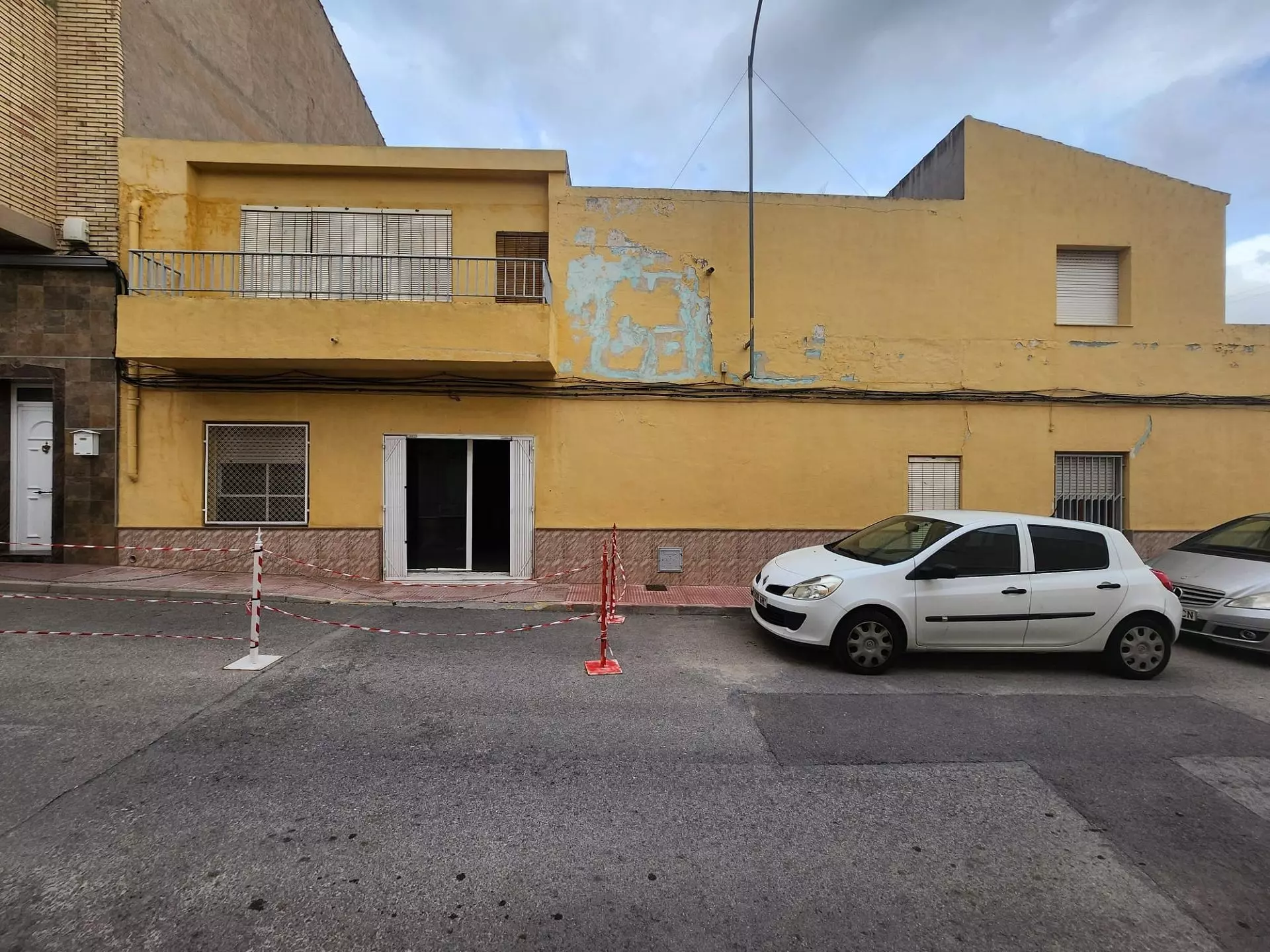 w_whatsapp-image-2025-12-30-at-11.46.07-2c606a 3-bedroom Townhouse In Sax, Spain (180 M²)