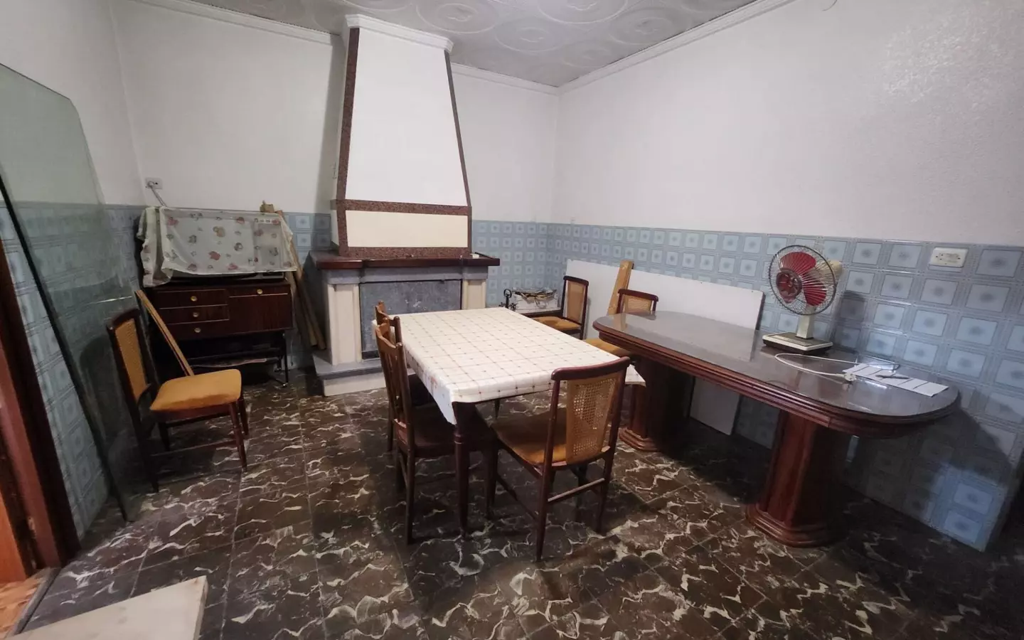 3-bedroom Townhouse In Sax, Spain (180 M²)
