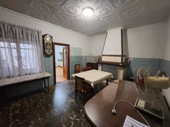 3-bedroom Townhouse In Sax, Spain (180 M²)