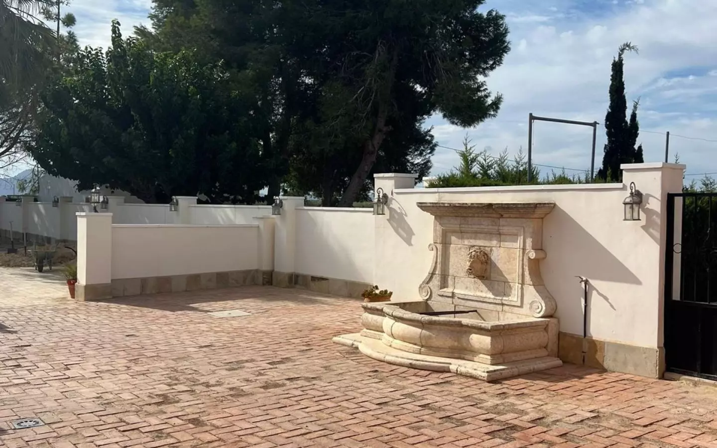 6-bedroom Detached Villa In Heredades, Spain (299 M²)