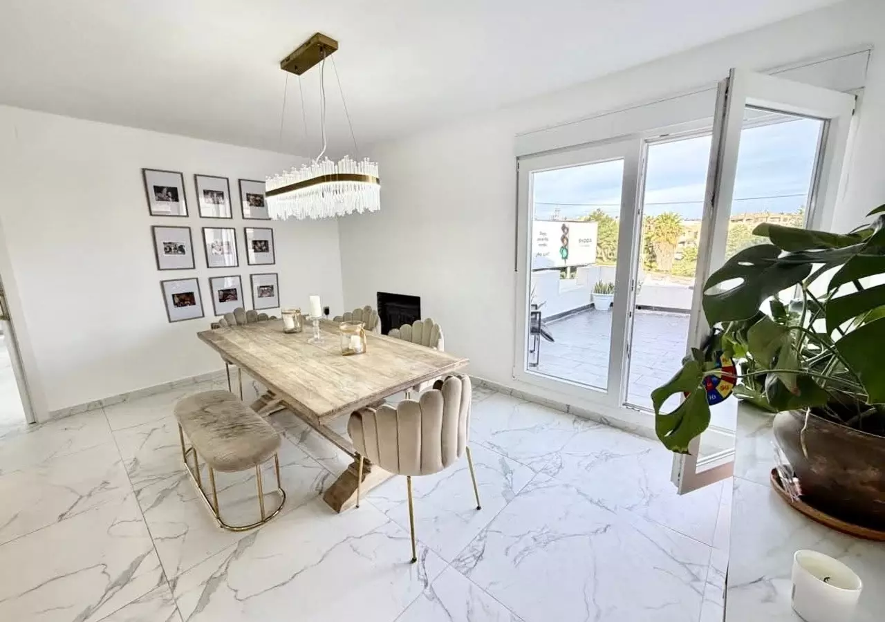 6-bedroom Villa In Villamartin, Spain (218 M²)